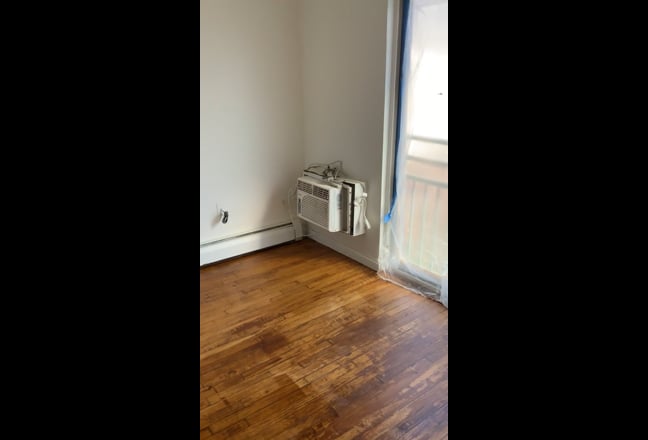 Spacious Room for Rent ― Great Location! Main Photo
