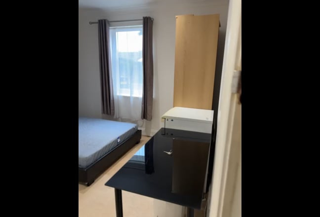 Amazing Double Room - All Bills Included Main Photo