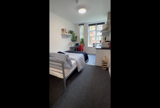 Studio all bills Inc-3 mins to UoL Main Photo