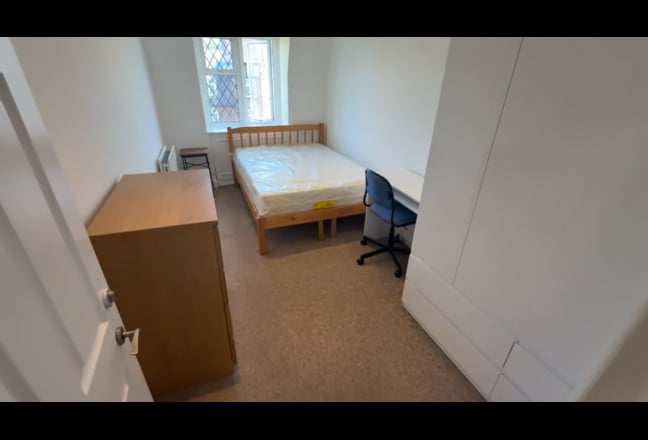 Bright Double Room Near Hampstead (W25.04) Main Photo