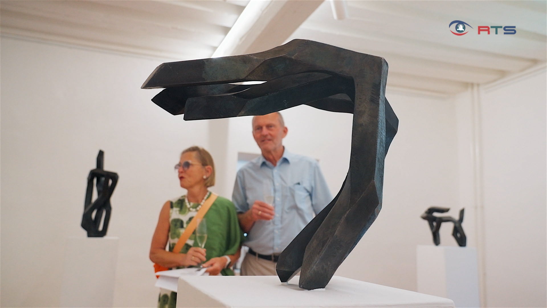 stahl-als-kreativer-werkstoff-schloss-wiespach-zeigt-ausstellung-von-robert-schad