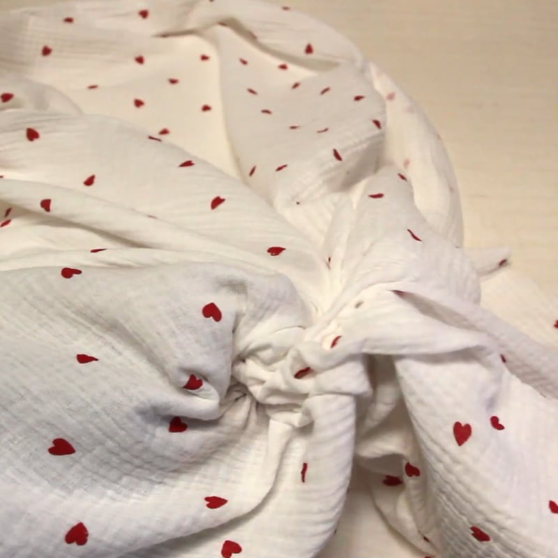 Vidéo: Double gaze 100% coton - Cœur fond blanc cassé