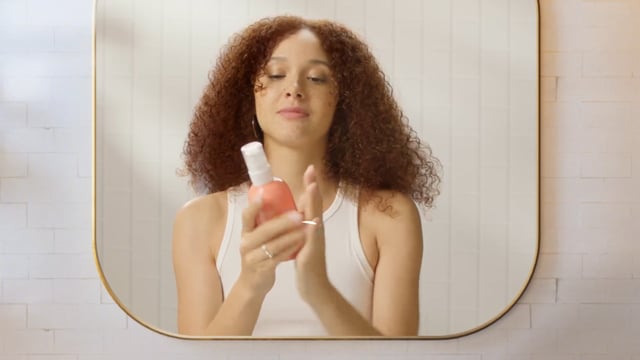 deVine Voices Native Italian Female Voiceover Revlon Commercial