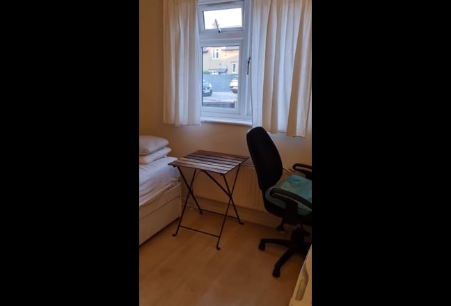 Double Room to Let in a Friendly House Main Photo