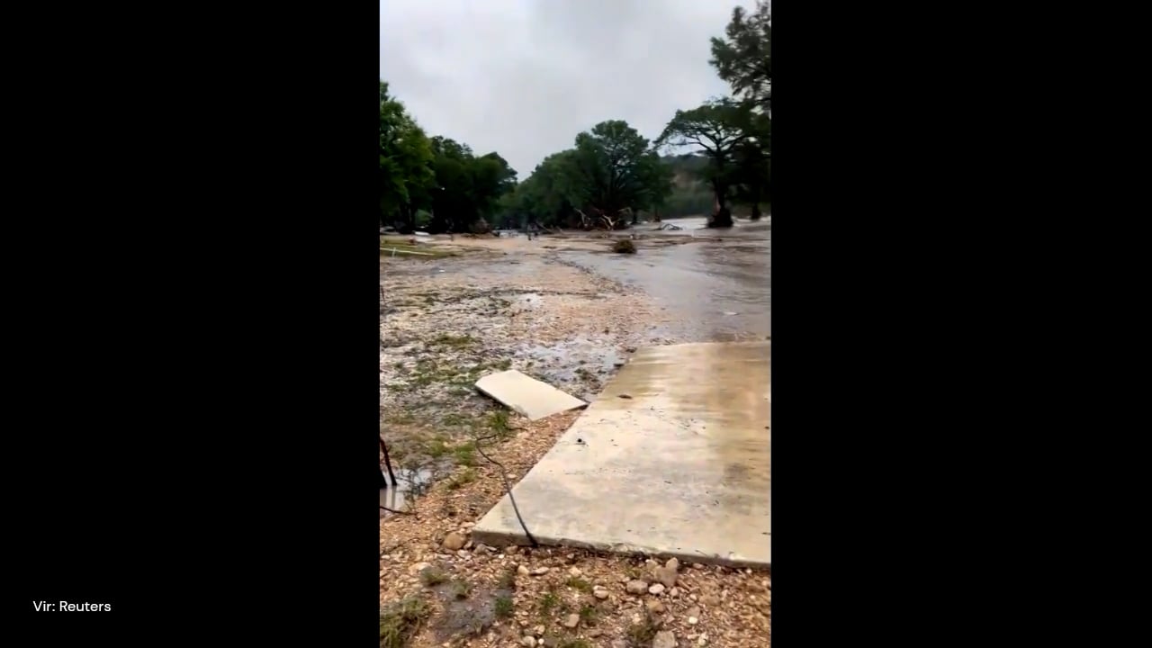 Katastrofalne poplave: 24 mrtvih, vsaj 25 otrok pogrešanih