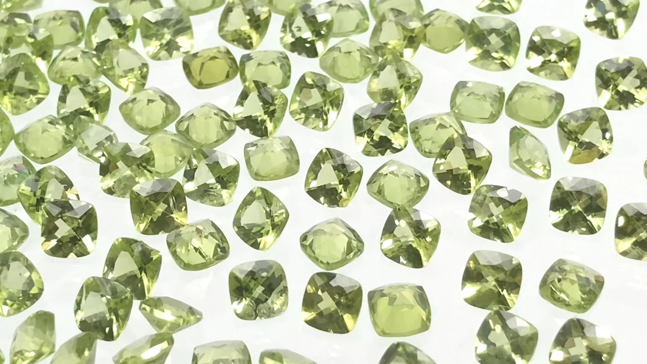 動画】宝石質ペリドットAAA ルース スクエアファセットカット4×4mm 5粒