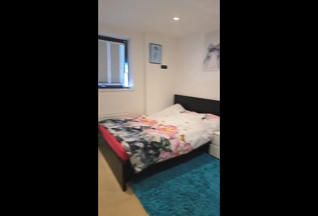 1 big double ensuite bedroom available  Main Photo