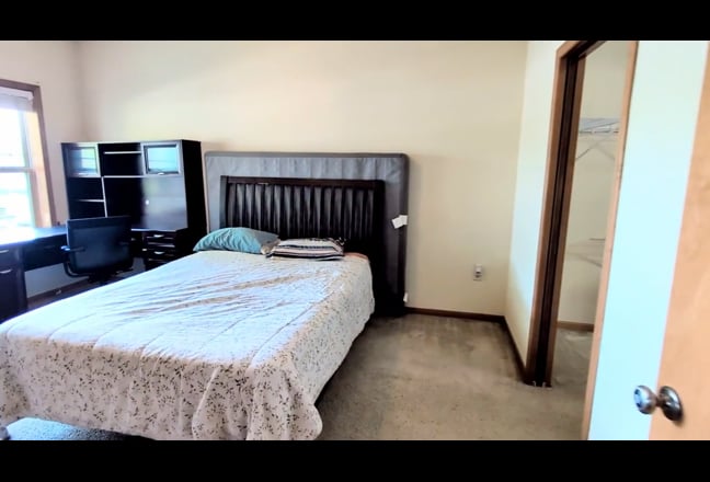 Master Bedroom for Rent ― All Bills Paid Main Photo
