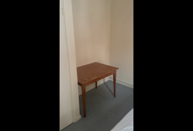 1  Room available – 10 min Walk to Kennington Main Photo