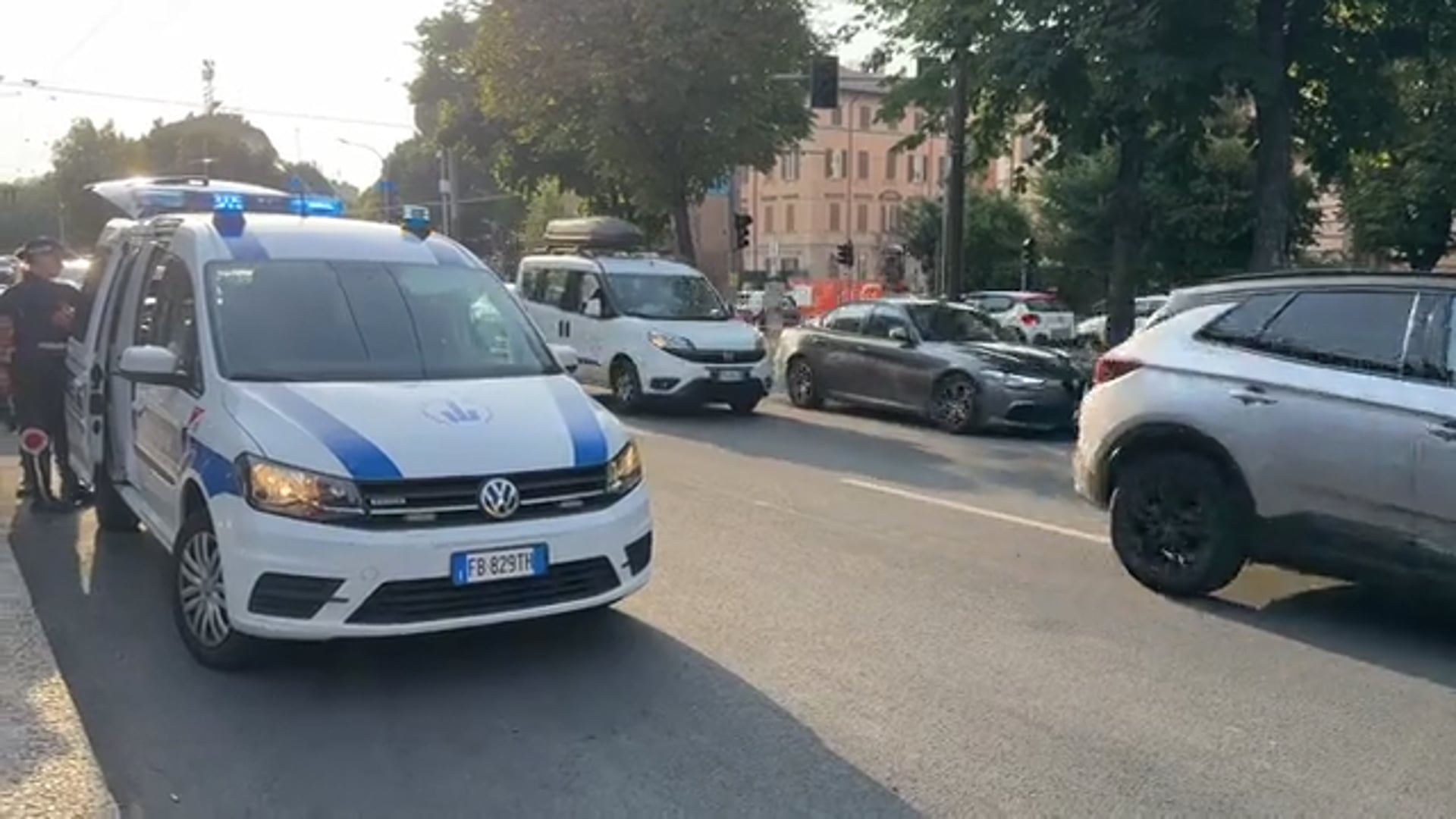 Incidente in viale Gozzadini,  grave un pedone