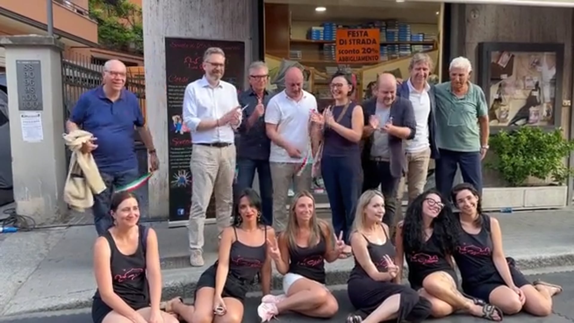 Notte bianca in via Andrea Costa dopo l’alluvione