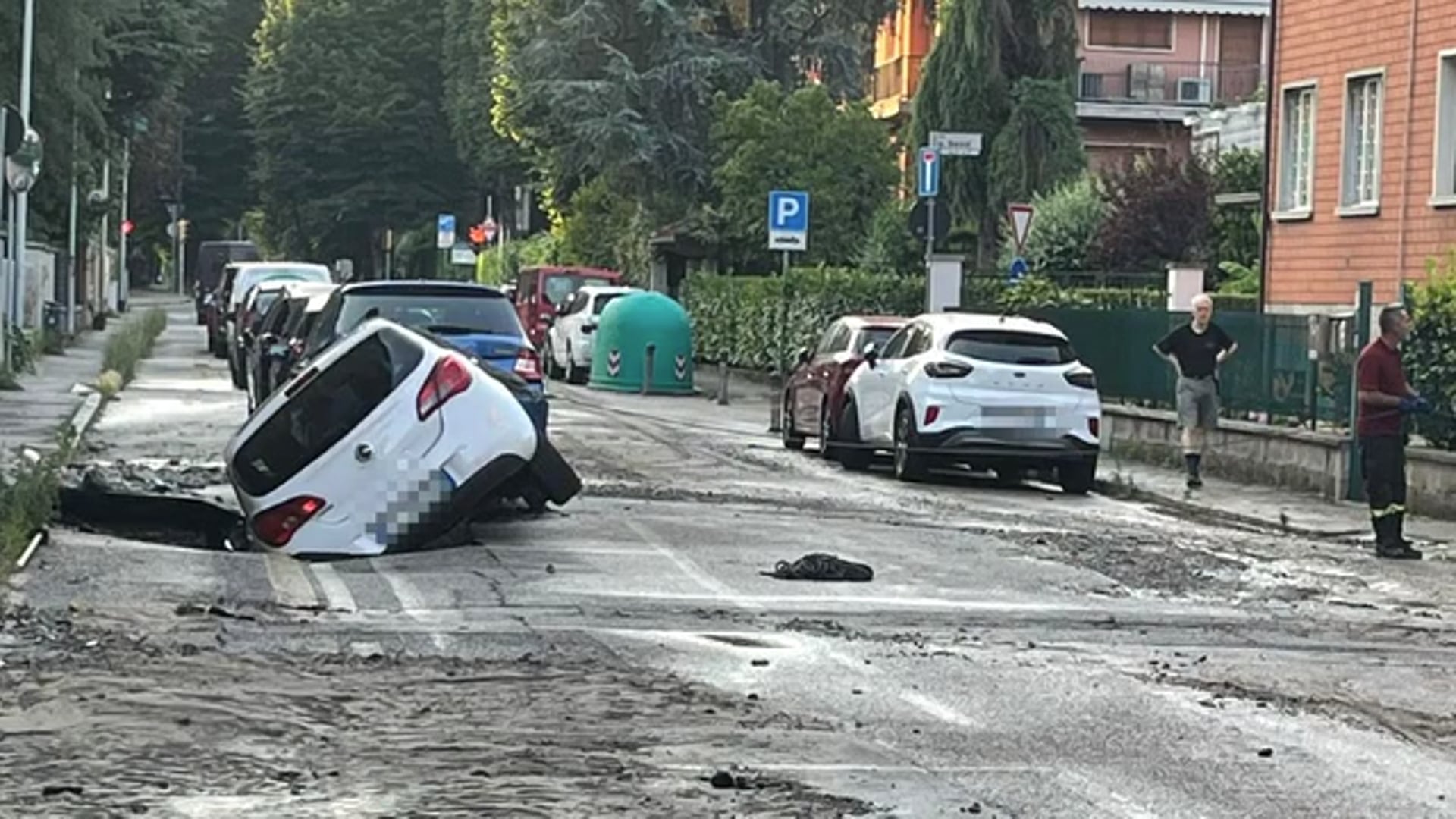 Casalecchio di Reno, cantine e garage allagati per la rottura di un tubo dell’acqua