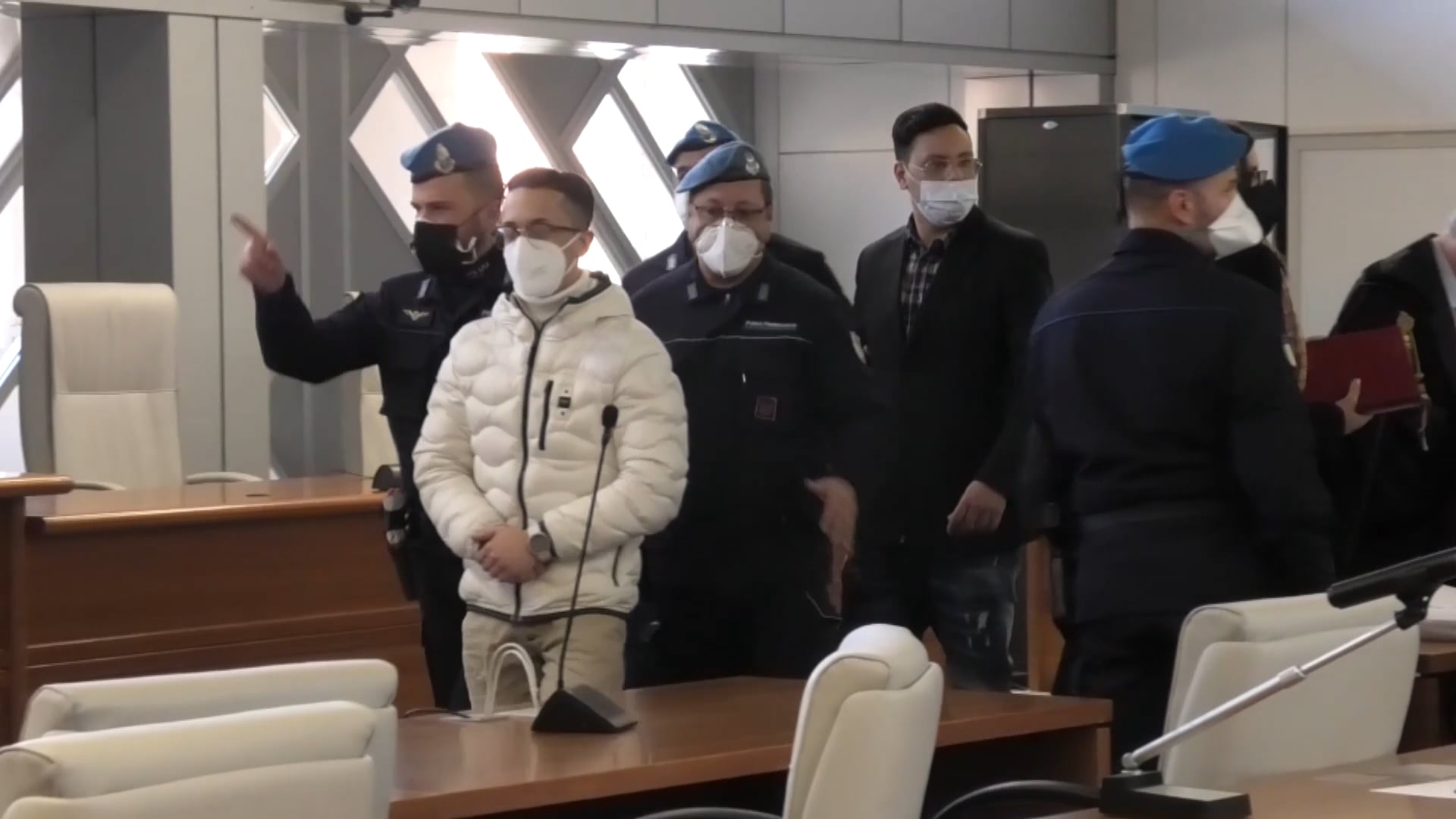 Condannato per la strage di Corinaldo si laurea a Bologna, poi fugge