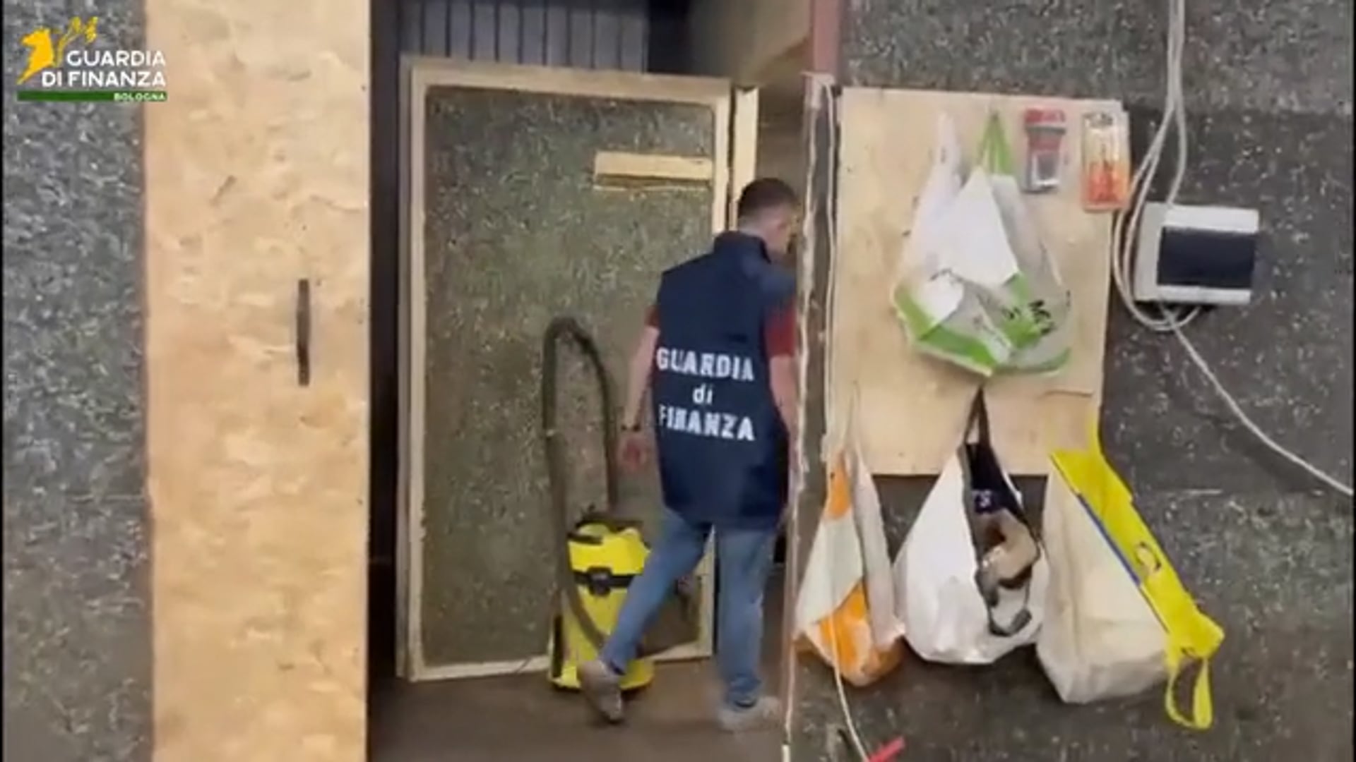 La Guardia di Finanza sequestra 14 tonnellate di sigarette contraffatte