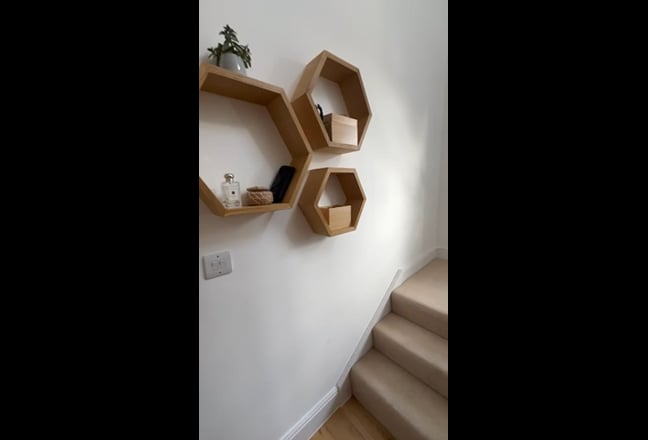 Flat share - large en-suite in a two storey flat Main Photo