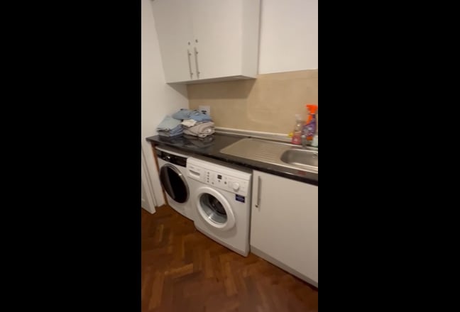 1 bed flat in nutfield, utility bills included Main Photo