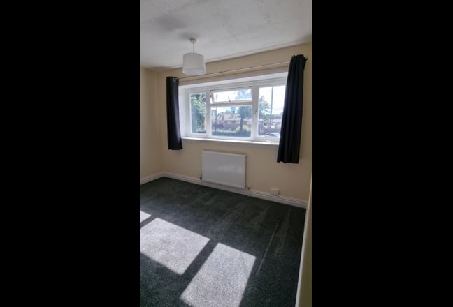 Large Double Room to Rent in Popular Ifield Drive  Main Photo