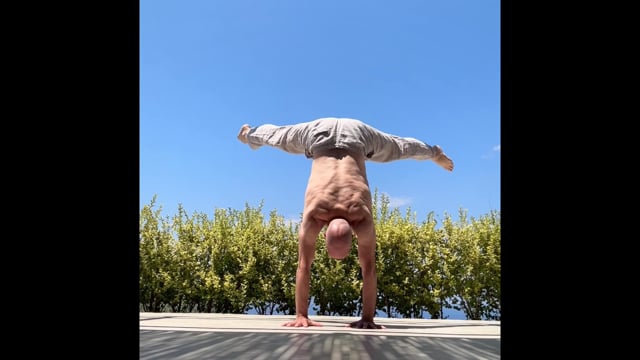 Jump Straddle Up