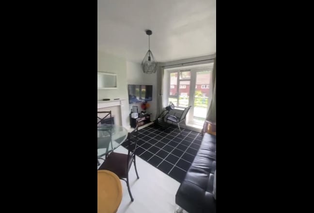 Beautifully Refurbished Modern One Bedroom Flat Main Photo
