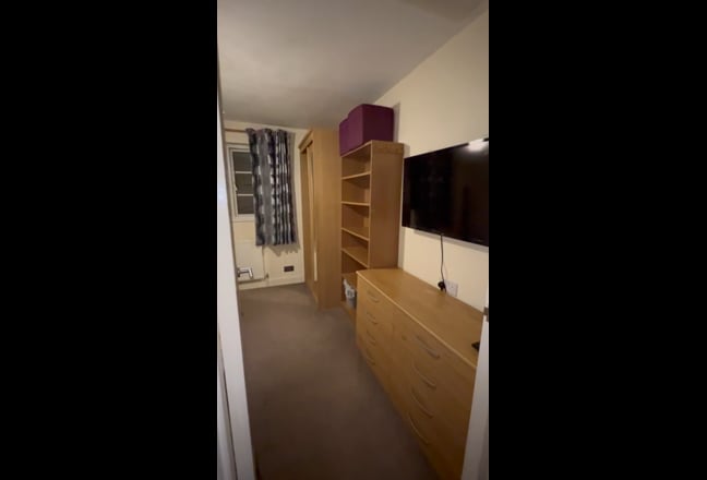Double room next Tesco, Green Park, ,Imperial Way Main Photo