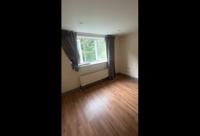 Big loft room available in a 3bedroom house  Main Photo