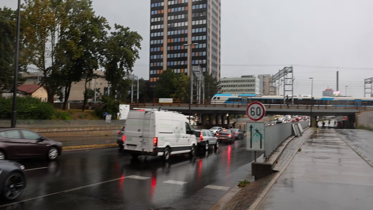 Poglejte, kako je v središču Ljubljane. Brez terenskega vozila zelo težko.