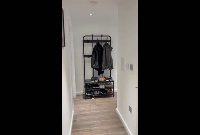 Room Available in Spacious, Modern Flat in E16 Main Photo