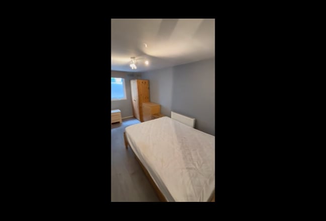 Double Bedroom in Shared House - Uxbridge  Main Photo