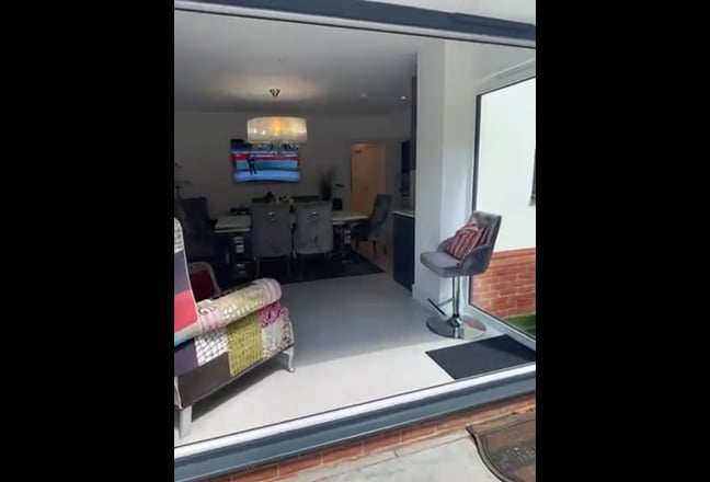 Luxury Double Room with own Bathroom Main Photo
