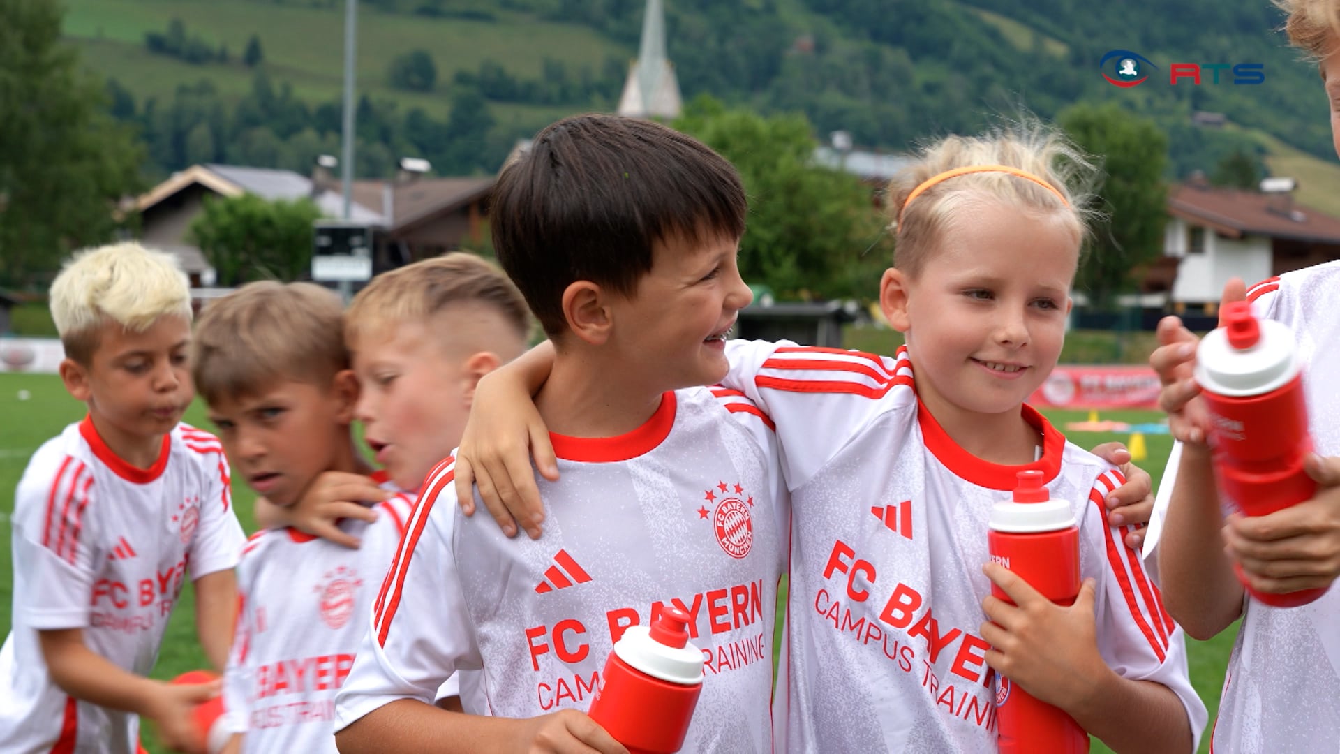 niedernsiller-fussballnachwuchs-lernt-vom-fc-bayern