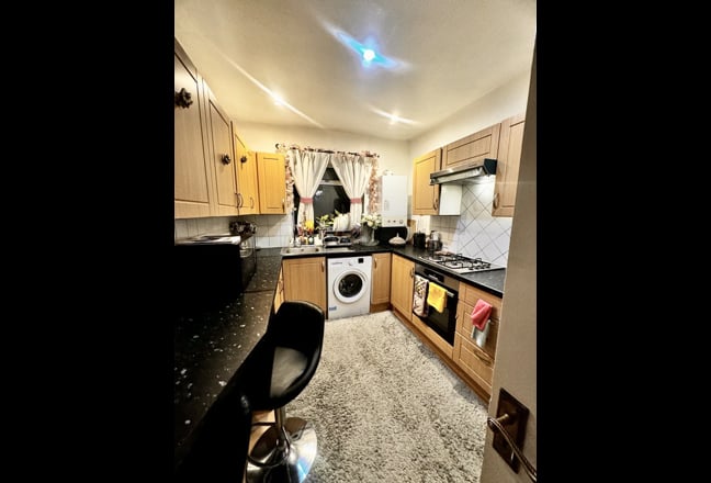 Double Room for Females - Deposit: £100 Main Photo