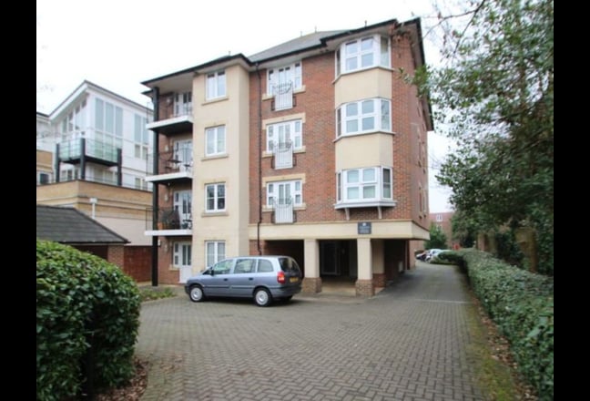 Beautiful two bed two bath parking + garden WinnRd Main Photo