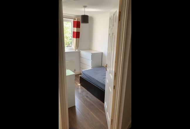 Single Room &pound;660per Months in Canray Whart  Main Photo