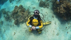 0524_scuba diver blowing air bubble rings