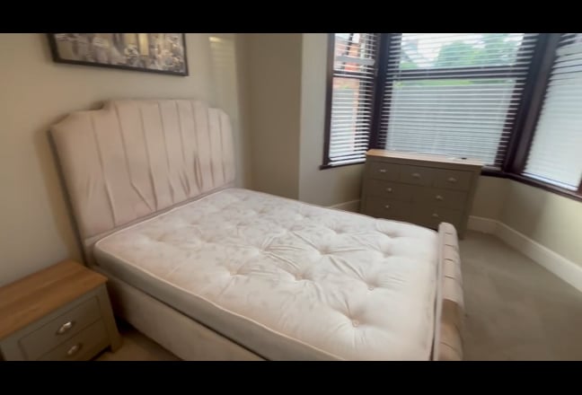 ** No Deposit - Large Room** Main Photo