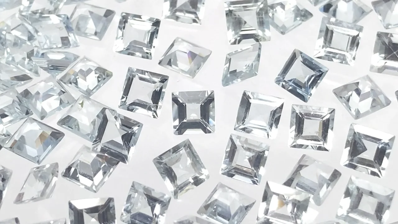 宝石質アクアマリン AAA- ルース スクエアファセットカット4×4mm 5粒