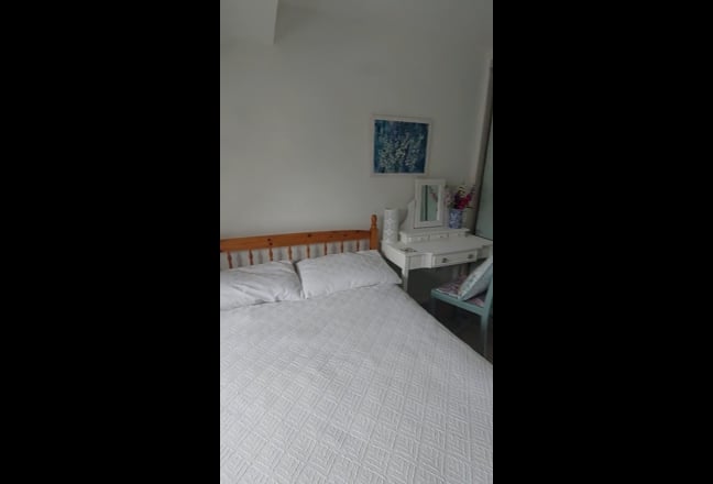 Light and Airy Double  Room Bampton Main Photo