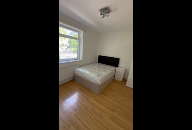 W2| 3 rooms Available in Lovely Flat by LiL Venice Main Photo