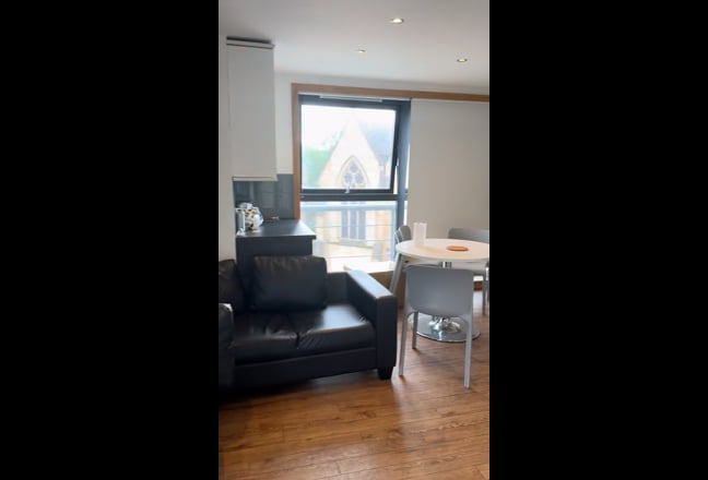 Glasgow ensuit 1bed 1bathroom student apartment Main Photo