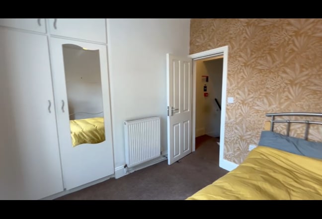 Great value room in the ❤of Hazel Grove Main Photo