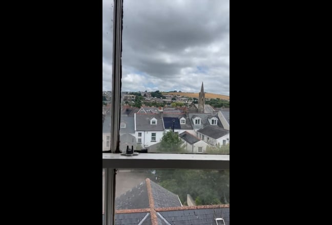 Large Room, Georgeous House, Quiet with Great View Main Photo
