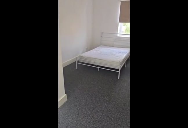 En-suite available ready to move  Main Photo
