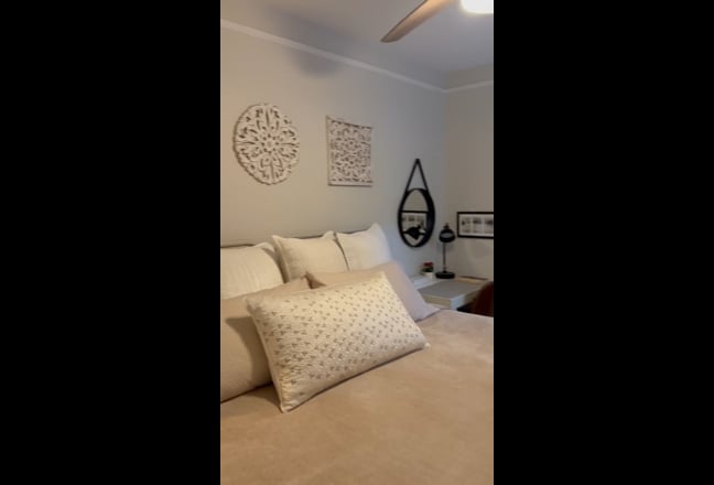 Move-in ready Beautiful Fully Furnished Bedroom  Main Photo