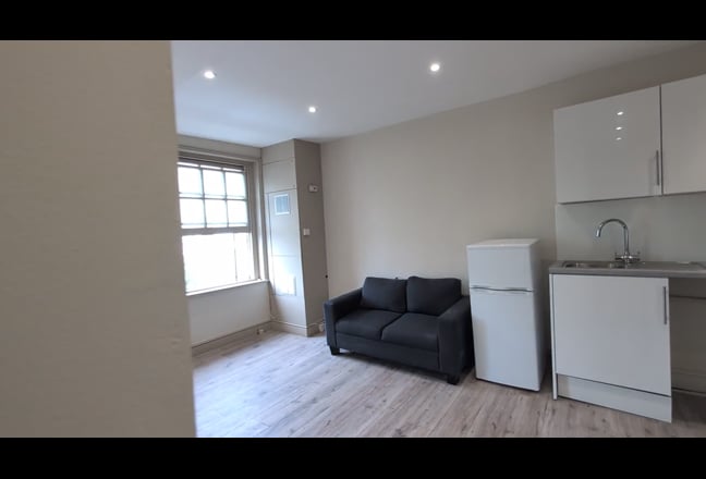 Lovely 1-Bed Flat – Camden Road, NW1 Main Photo