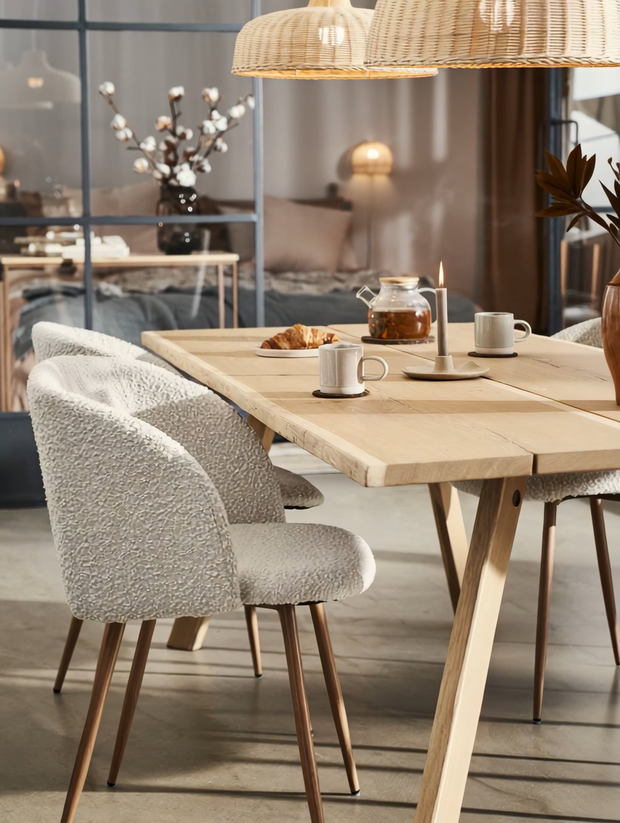 Stol med boucléstoff | 50 x 42,5 x 81/48 cm. | Off White