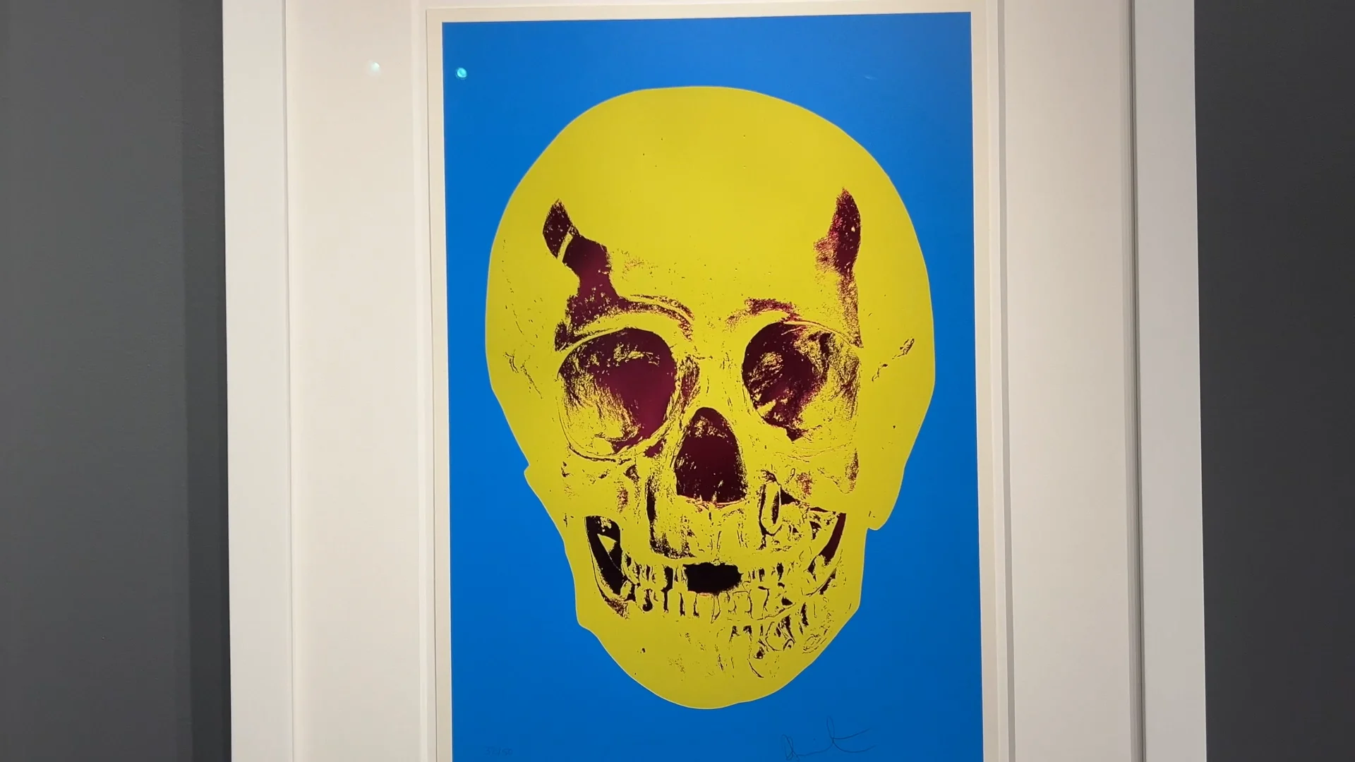 アート・デザイン・音楽 Damien Hirst Guitar Photo by Damien Hirst – Artchive