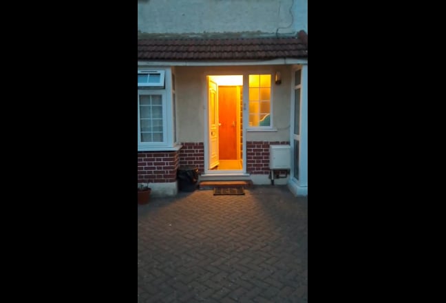 Spacious 1 bed flat in a convenient location Main Photo