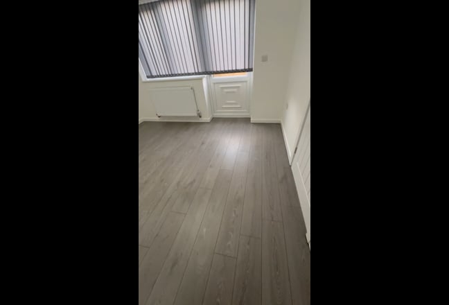 Fresh Spacious furnished en-suite double room Main Photo