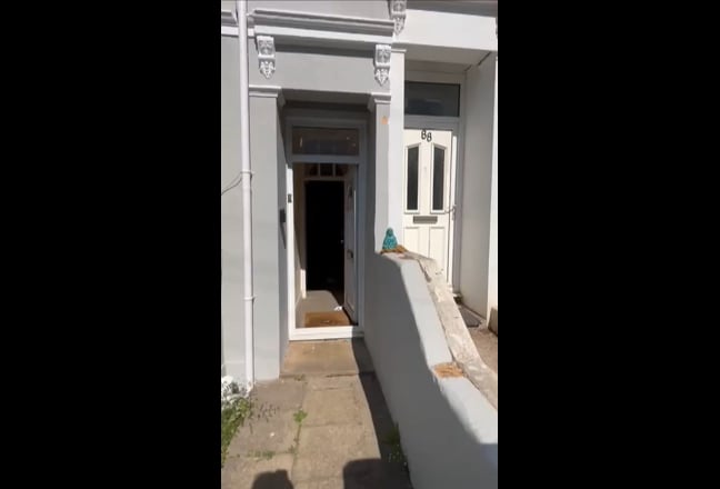 Prime Location Rooms Close To Hospitals & Beach Main Photo