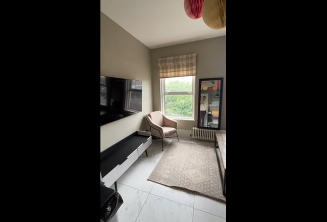 Video 1: Great comply sitting area with a large smart TV 